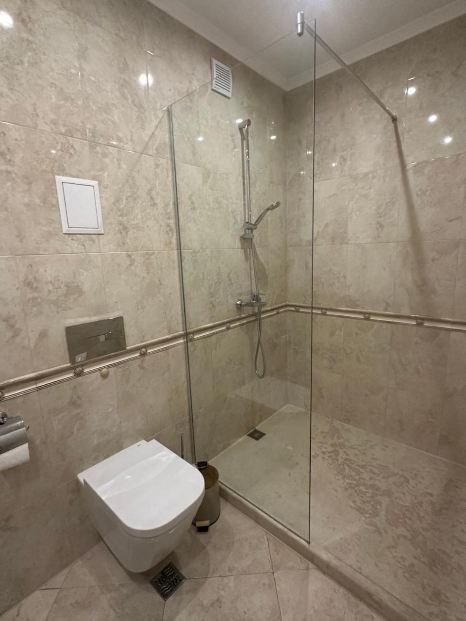 וארנה Central Luxury Antique Apartment מראה חיצוני תמונה