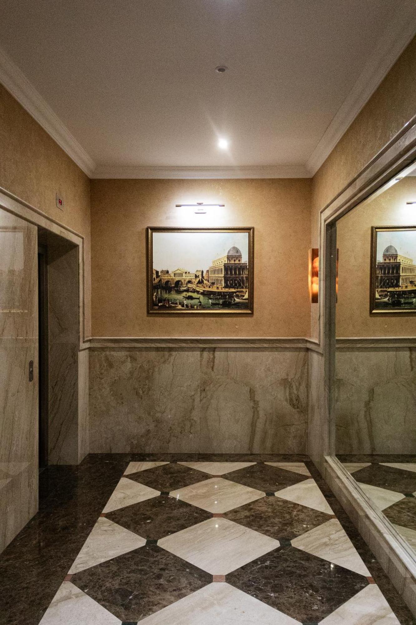 וארנה Central Luxury Antique Apartment מראה חיצוני תמונה